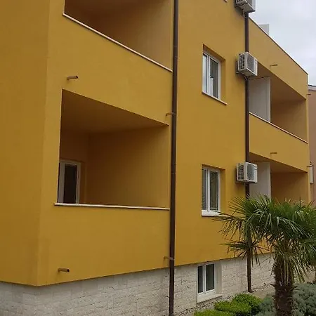 Pink Paradiso Apartment